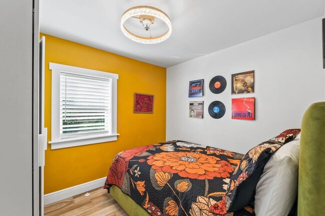 Photo - 2737 College St Unit SI ID1578465P