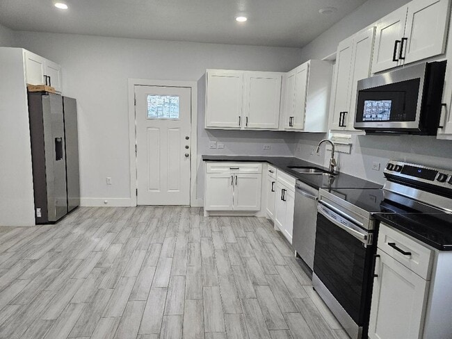 Photo - 305 Anderson St Unit B