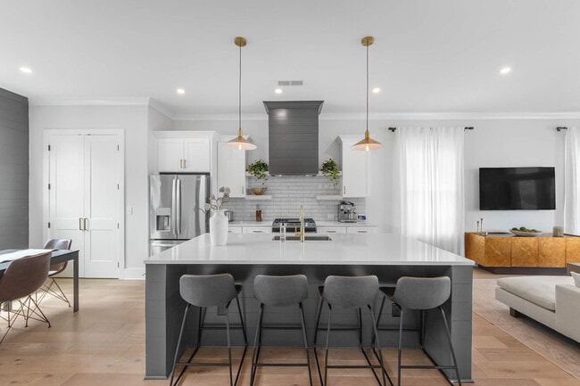 Photo - 798 Bender St SW Unit ID1075536P