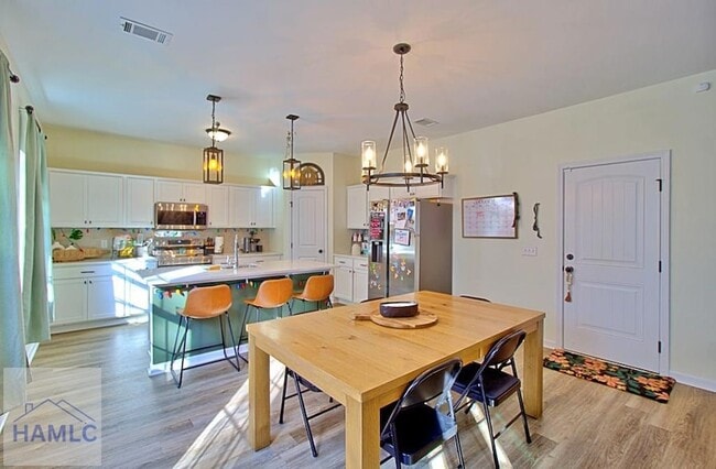 Photo - 980 Turpentine Trl