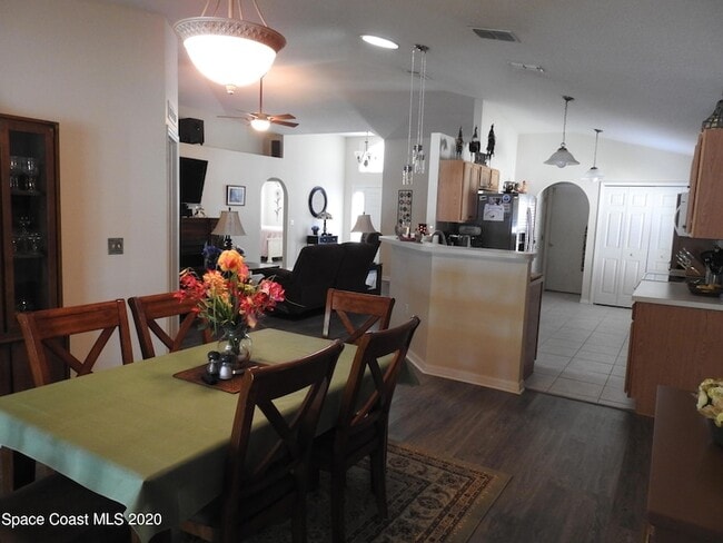 Photo - 1664 La Maderia Dr