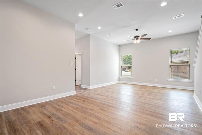 Photo - 950 Gibson Ct