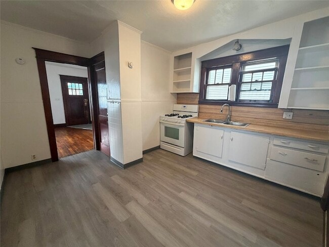 Photo - 79 Baker St Unit 1