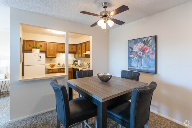 2BR, 1.5BA 960 SF - Summit Park