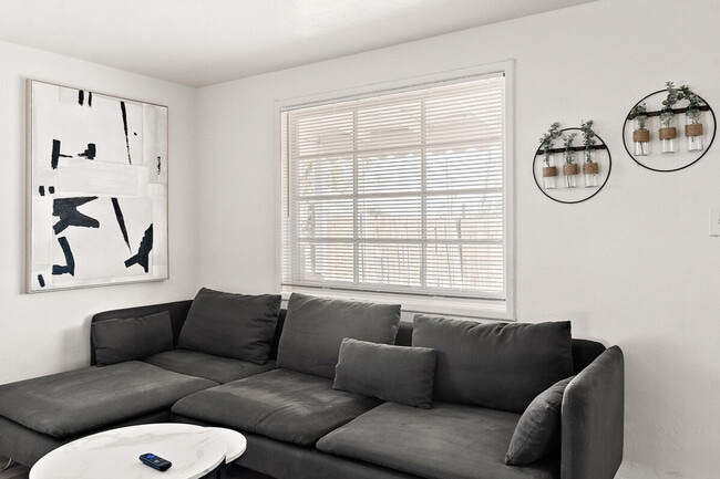 Photo - 704 W Main St Unit ID1244338P