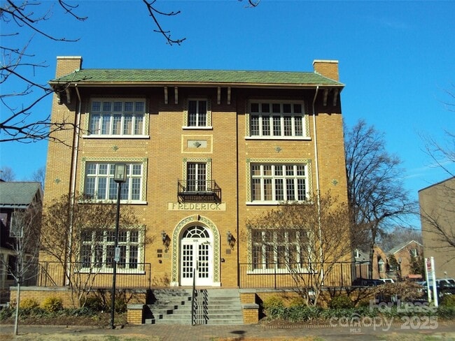 Building Photo - 515 N Church St Unit 303