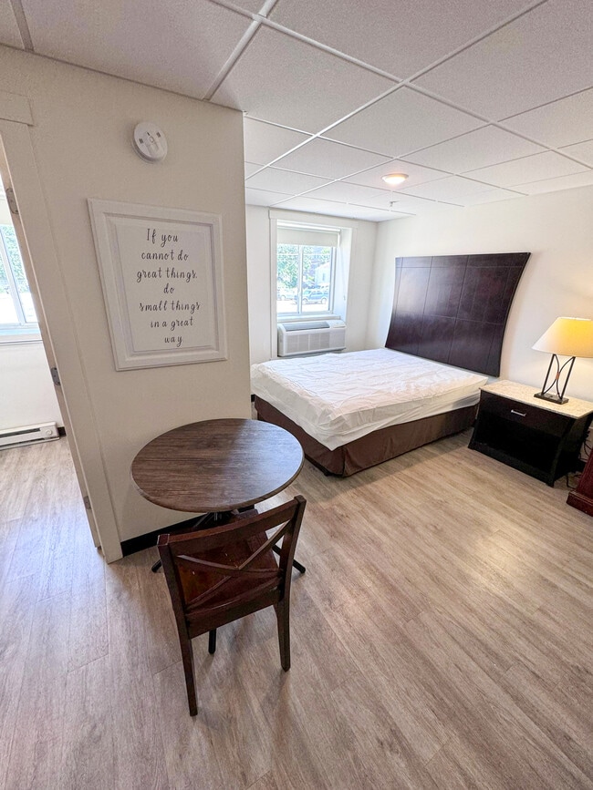 Building Photo - The Beacon