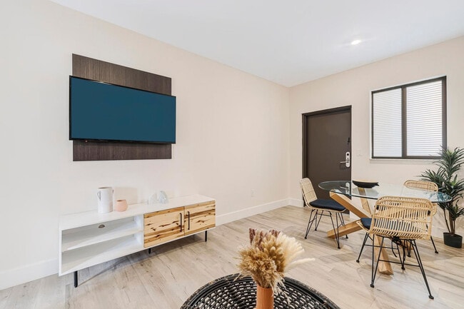 Photo - 3031 NE 4th Ave Unit SI ID1272329P