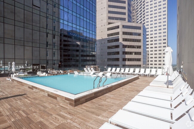 Rooftop Pool - 220 Meridian