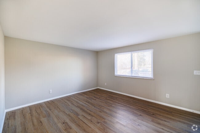 2 BR, 1.5 BA - 1,102 SF - Townhouse - Flowerdale Apartments