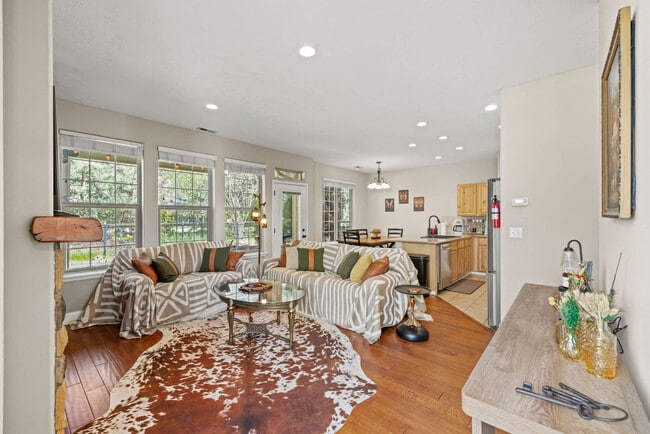 Building Photo - 1001 W Willow Lake Loop Unit SI ID1542960P