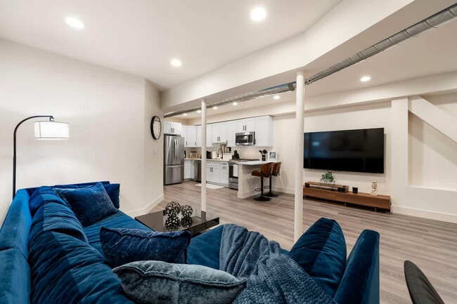 Photo - 1543 N Claremont Ave Unit ID1244946P