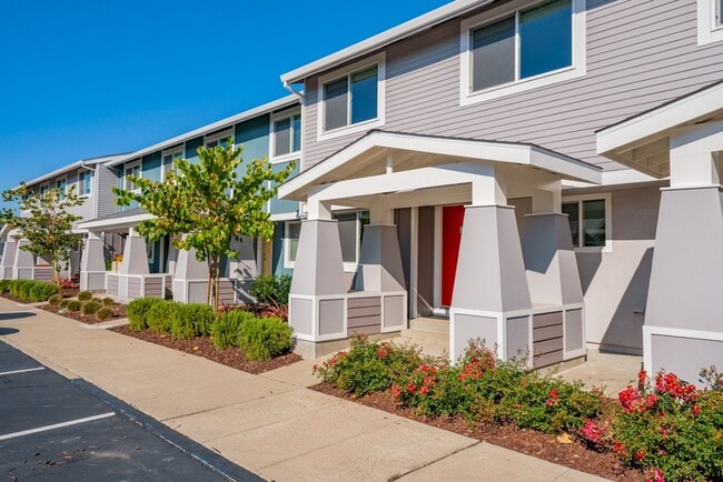 Building Photo - Admirals Cove