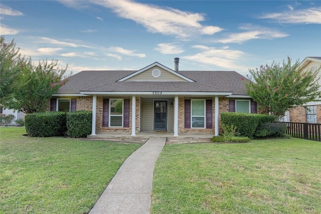 Photo - 2804 Oxford Ln