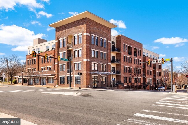 Building Photo - 181 E Reed Ave Unit 110