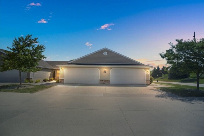 Photo - Redwood Findlay