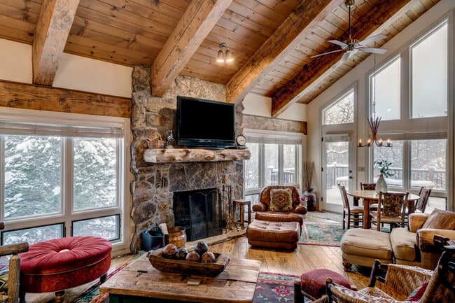 Building Photo - 2420 Ski Trail Ln Unit SI ID1564302P