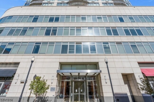 Building Photo - 1 Spring St