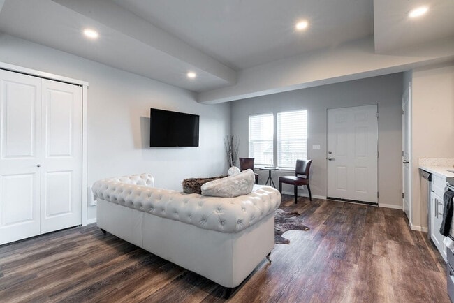 Photo - 624 E 32nd St Unit SI ID1296626P