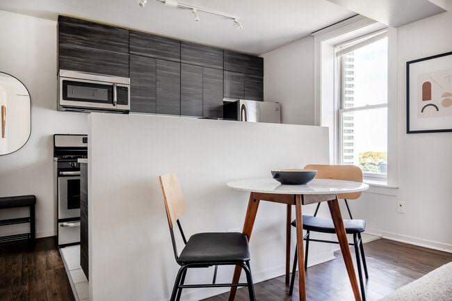 Photo - 30 E Roosevelt Rd Unit FL8-ID802