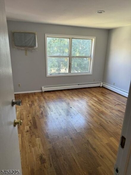 Photo - 27 16th Ave