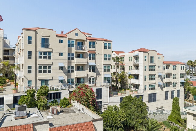 Building Photo - Skyline Terrace