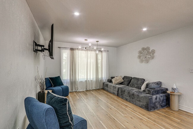 Building Photo - 351 S Wind Rows Lake Dr Unit SI ID1613691P