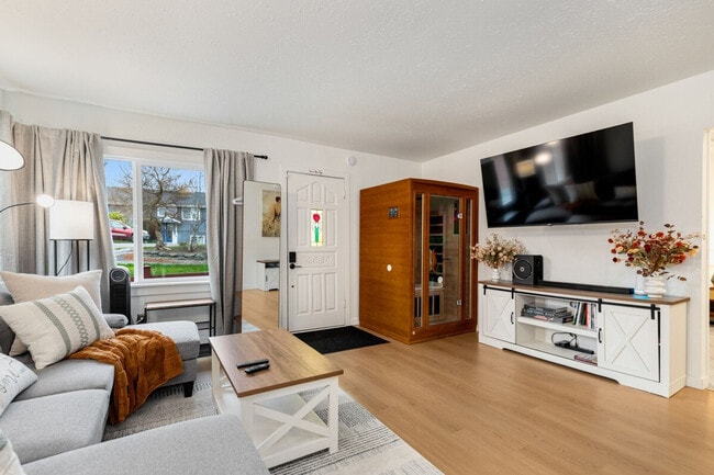 Photo - 5924 18th Ave SW Unit SI ID1507641P