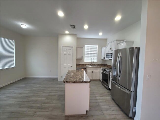 Photo - 140 Highland Meadows St