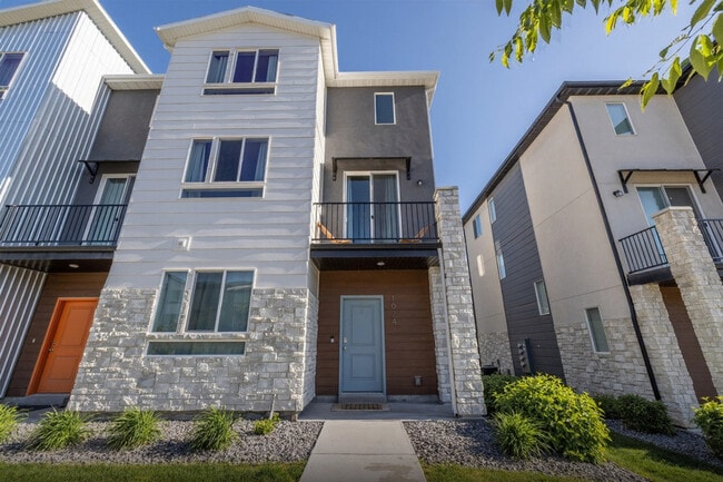 Photo - 1024 W 400 S Unit ID1249878P