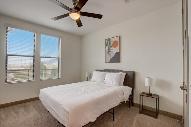 Photo - 555 N College Ave Unit ID1014599P