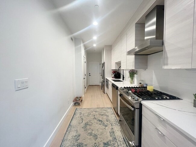 Photo - 360 Meridian St Unit 3