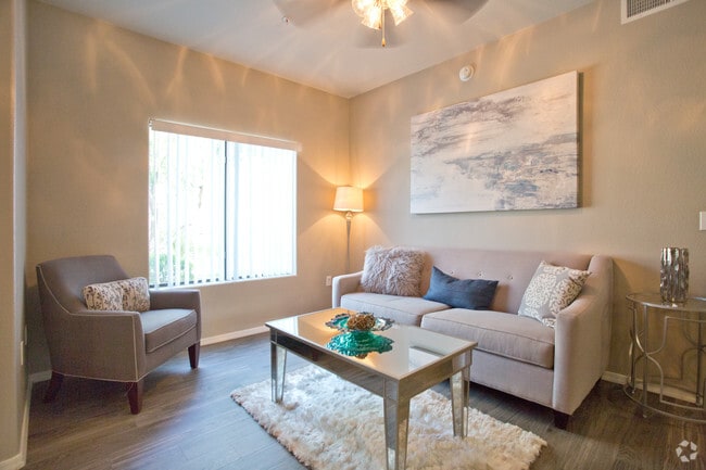 2BR, 2BA - 983 SF - Town Center