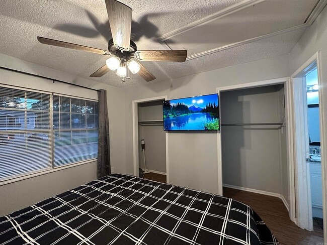 Photo - 3800 Pine St