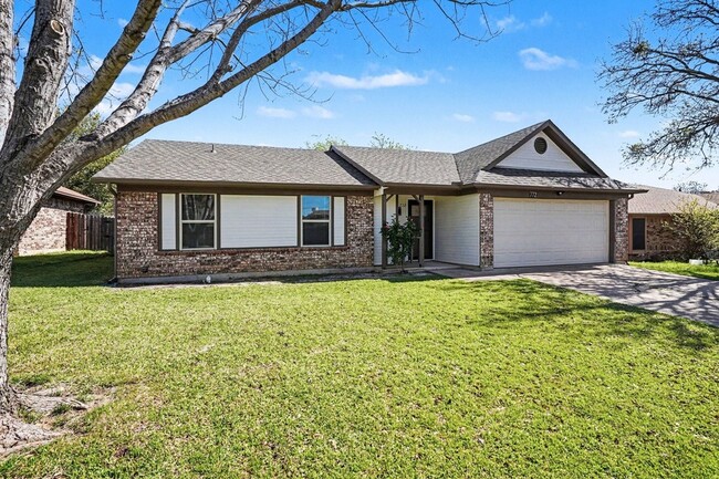 Photo - 772 Hampshire Dr