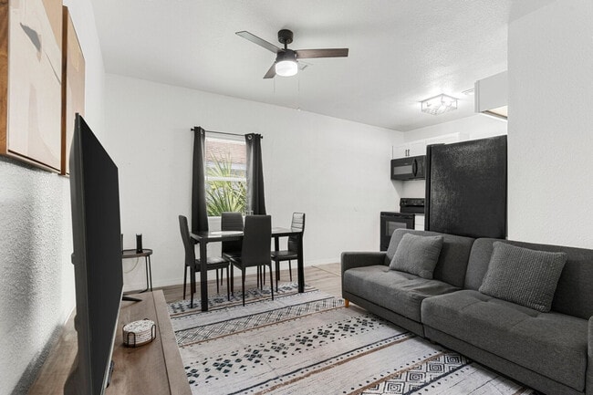 Building Photo - 2218 E 20th Ave Unit ID1244341P