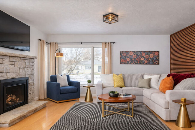 Building Photo - 85 N Reserve Ave Unit SI ID1374252P