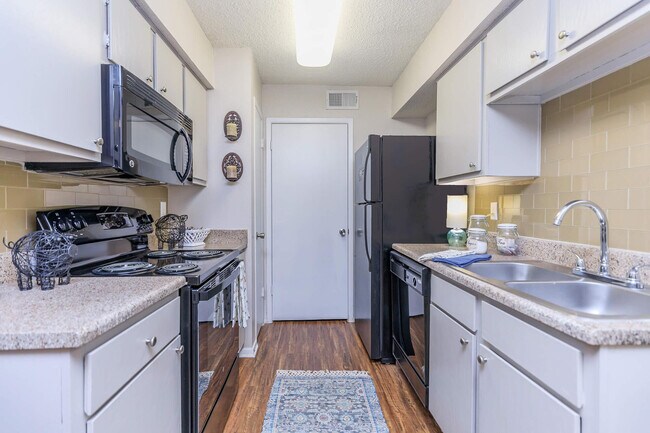 Building Photo - OAKCHASE