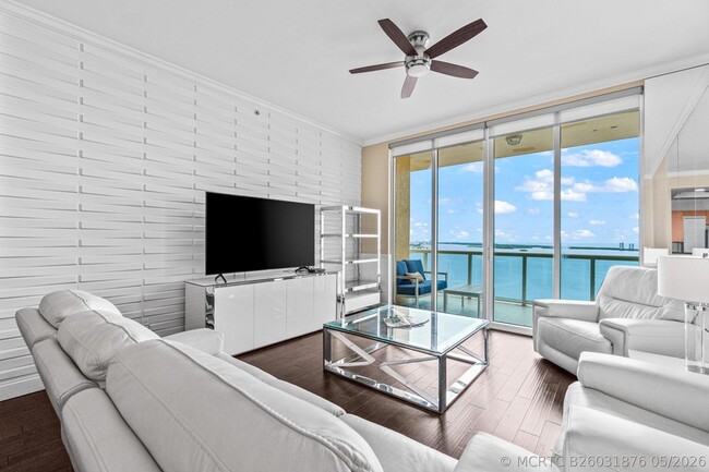 Building Photo - 2650 Lake Shore Dr Unit 2403