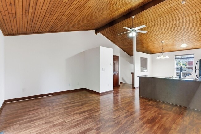 Photo - 3547 Lochdale Terrace