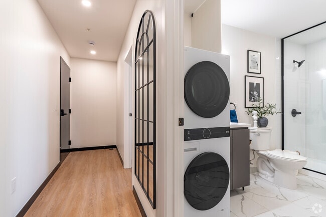 1BR, 1BA - 605SF - Bathroom/Laundry - 28N