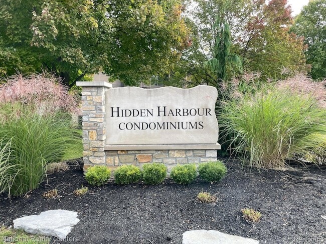 Photo - 8719 Meadowbrook Dr