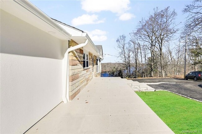 Photo - 225 Hilltop St