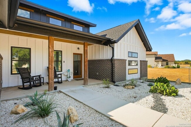 Photo - 418 Tawny Oak Cir