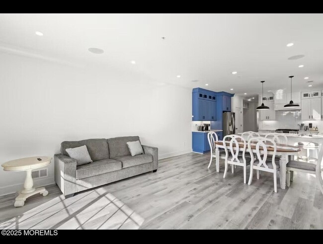 Photo - 22 Dupont Ave