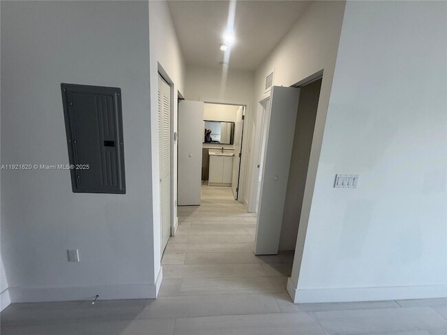 Photo - 909 E 24th St Unit 403