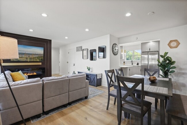 Photo - 7125 Simpson St