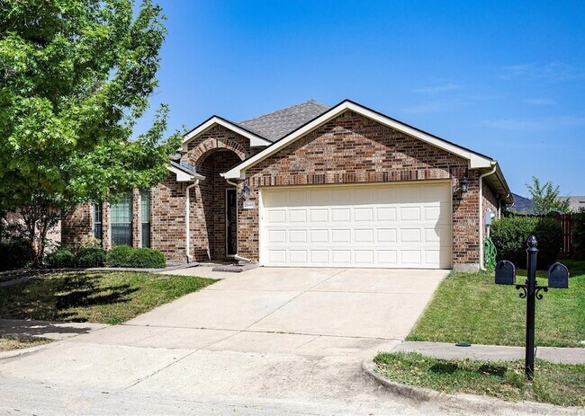 Photo - 2048 Lake Trail Dr