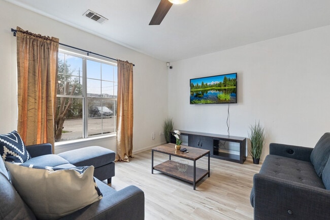 Building Photo - 1335 Nylic St Unit ID1319912P