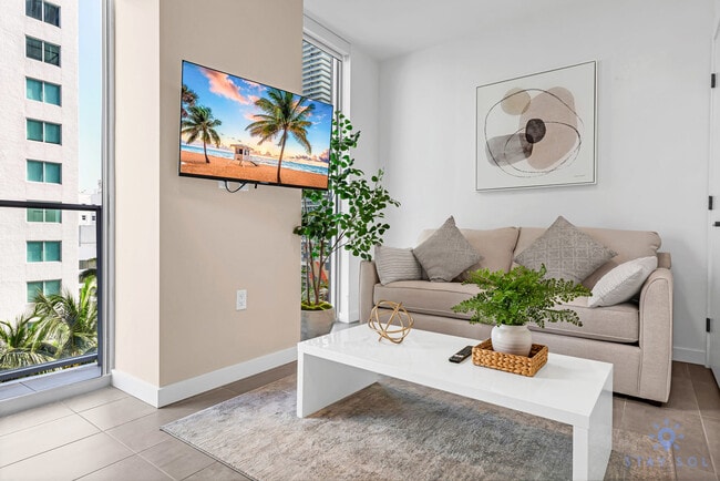 Building Photo - 227 NE 2nd St Unit ID1227454P